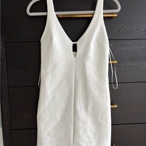 Elegant White Sleeveless Dress